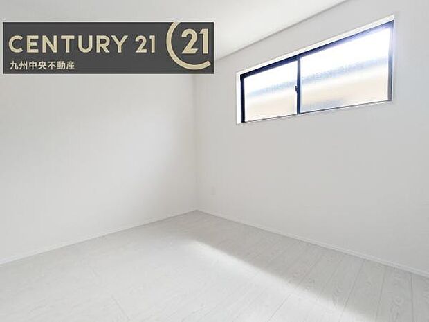 【洋室】家族一人ひとりの大切なプライベート空間。趣味に合わせて使って頂けるようシンプルに仕上げてあります。