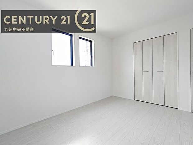 【洋室】家族一人ひとりの大切なプライベート空間。趣味に合わせて使って頂けるようシンプルに仕上げてあります。