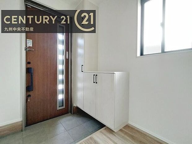 【玄関】玄関をスッキリに見せるために、シューズボックスを設置しました。オシャレは足元から。