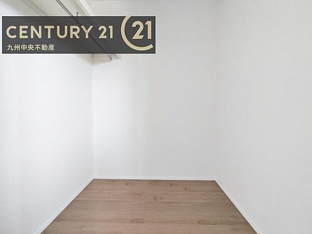 【ウォークインクローゼット】大型収納で片付け安心、生活にゆとりができ、お部屋もスッキリします。