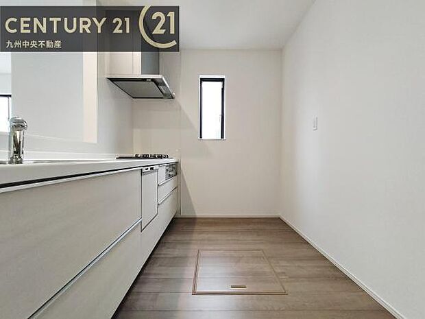 【キッチン】家族との会話を楽しみながら、お子様を見守りながら、お料理をすることができます。