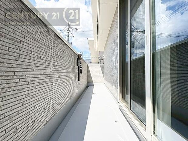 【バルコニー】日当たり良好なバルコニー。洗濯物やお布団もポッカポカに。