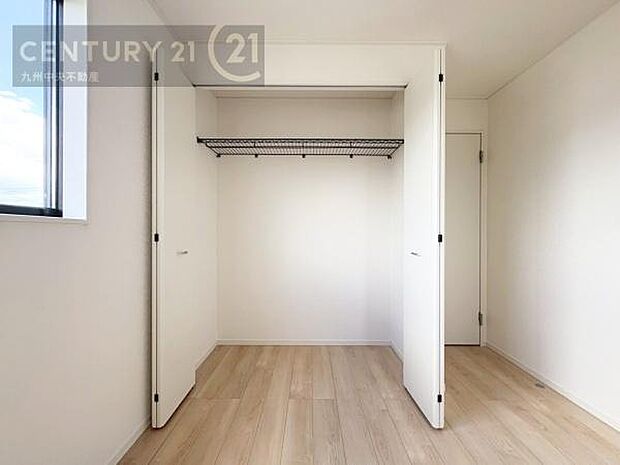 【クローゼット】お部屋ごとに設けた収納は住みやすさへのこだわりです。