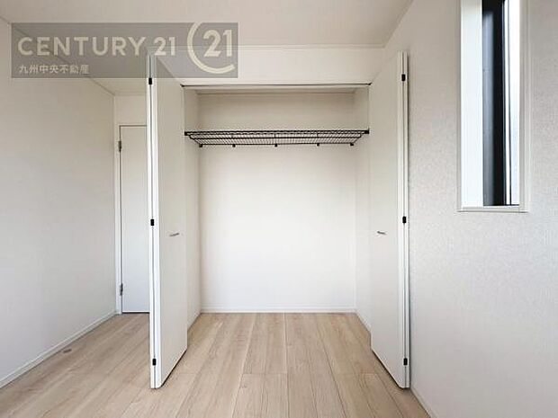 【クローゼット】お部屋ごとに設けた収納は住みやすさへのこだわりです。