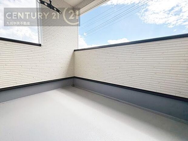 【バルコニー】広々インナーバルコニー。日当たりも良く、洗濯物もよく乾きます。