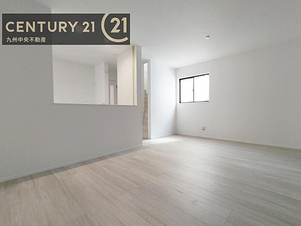 ※掲載の家具およびＣＧ加工はあくまでイメージであり、販売価格には含まれておりません。【リビング】暖かな光が包み込んでくれるLDＫは家族みんなが自然と集まる場所。快適でゆったり寛げる空間です。