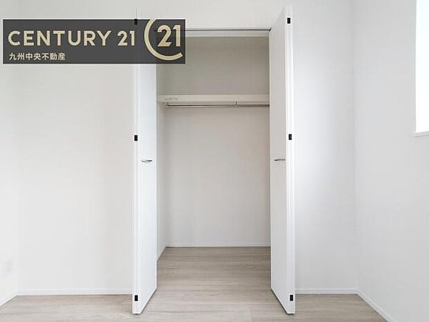 【クローゼット】お部屋ごとに設けた収納は住みやすさへのこだわりです。