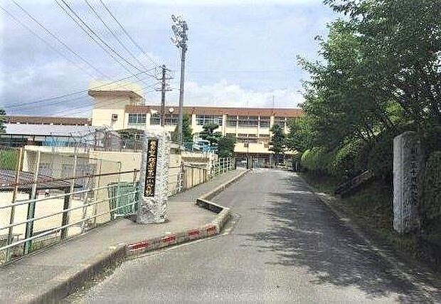 須恵町立須恵第二小学校まで1257m