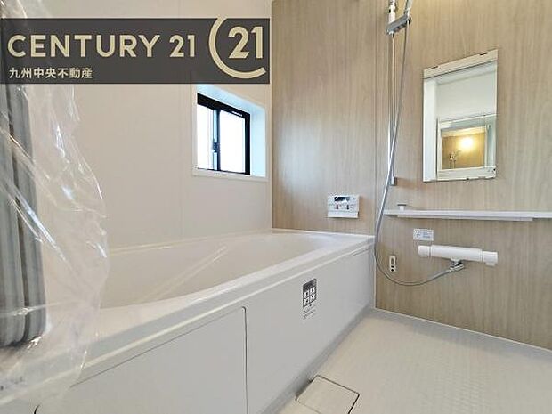 【ユニットバス】浴室暖房乾燥機付きで雨の日が多い梅雨の時期も安心です。また、冬のヒートショック対策としても活躍します。