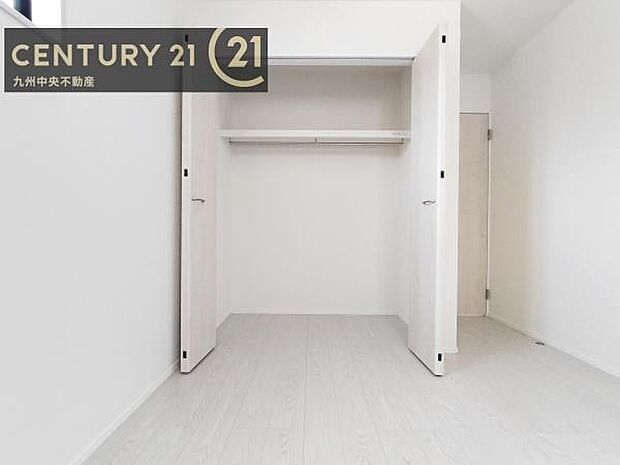 【クローゼット】お部屋ごとに設けた収納は住みやすさへのこだわりです。