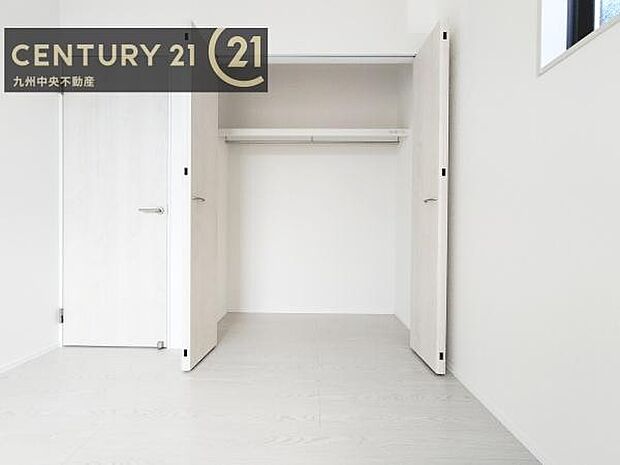 【クローゼット】お部屋ごとに設けた収納は住みやすさへのこだわりです。