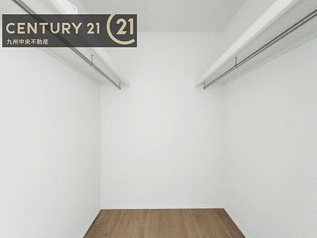 【ウォークインクローゼット】大型収納で片付け安心、生活にゆとりができ、お部屋もスッキリします。