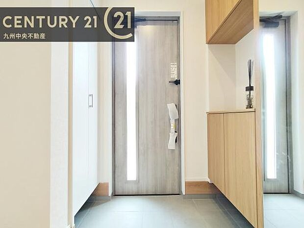 【玄関】玄関をスッキリに見せるために、シューズボックスを設置しました。オシャレは足元から。