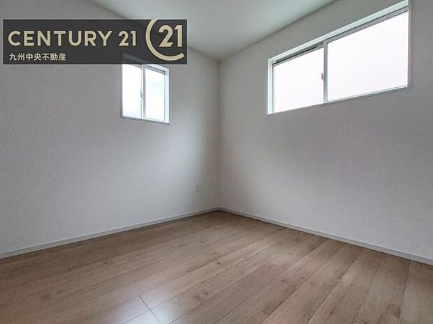 【洋室】2面採光を確保したお部屋。爽やかな風を感じて起きる朝は、快適生活の始まりに。