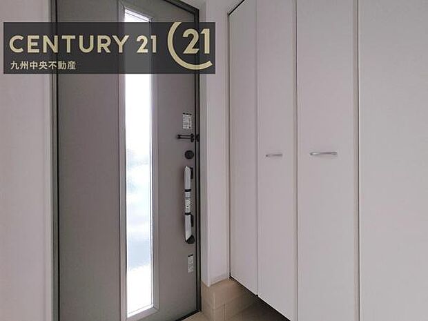 【玄関】玄関をスッキリに見せるために、シューズボックスを設置しました。オシャレは足元から。
