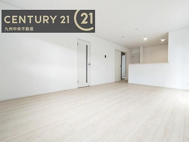 【リビング】ご家族みんながゆったり寛げる開放感たっぷりのリビング。家具選びも楽しみの一つになりますね。