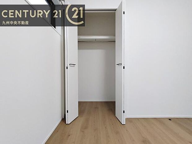 【クローゼット】お部屋ごとに設けた収納は住みやすさへのこだわりです。