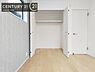 収納：【クローゼット】お部屋ごとに設けた収納は住みやすさへのこだわりです。