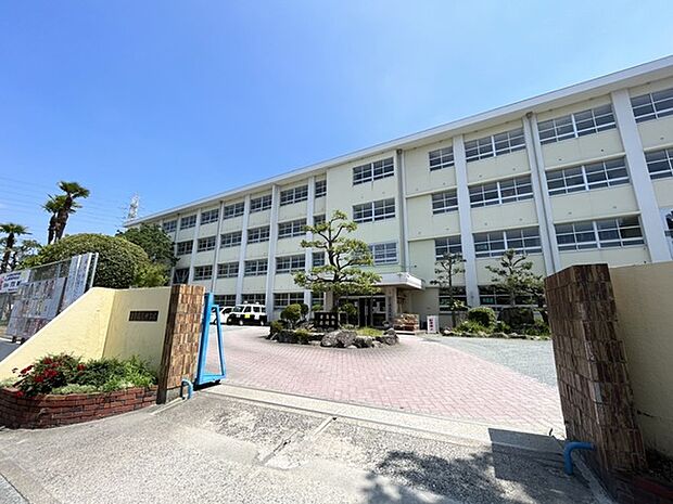 福岡市立長住小学校まで640m