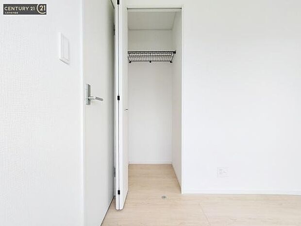 【クローゼット】お部屋ごとに設けた収納は住みやすさへのこだわりです。