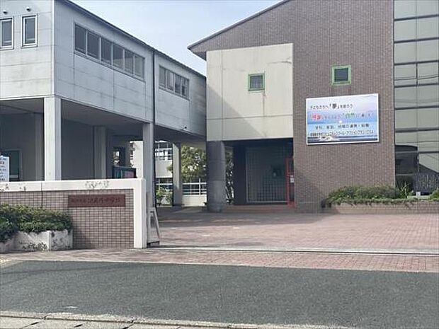 福津市立津屋崎中学校まで936m