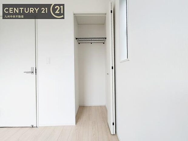 【クローゼット】お部屋ごとに設けた収納は住みやすさへのこだわりです。