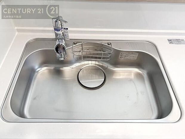 同仕様写真【浄水器】シャワーヘッドの一体型浄水器。シンクの隅々まで水を流せいつも清潔に保てます。