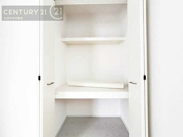 【押入】デッドスペースを作らず空間を無駄なく使うことのできる奥行きがあります。