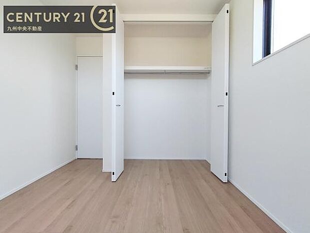 【クローゼット】お部屋ごとに設けた収納は住みやすさへのこだわりです。