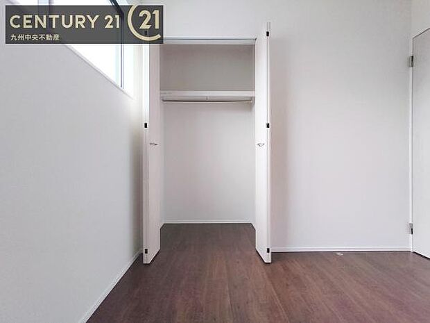 【クローゼット】お部屋ごとに設けた収納は住みやすさへのこだわりです。