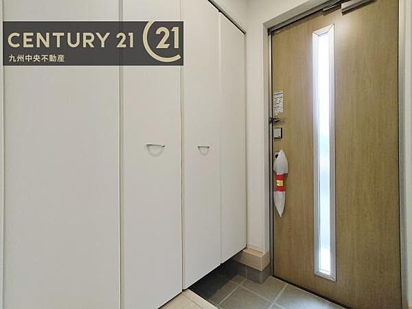 【玄関】玄関をスッキリに見せるために、シューズボックスを設置しました。オシャレは足元から。