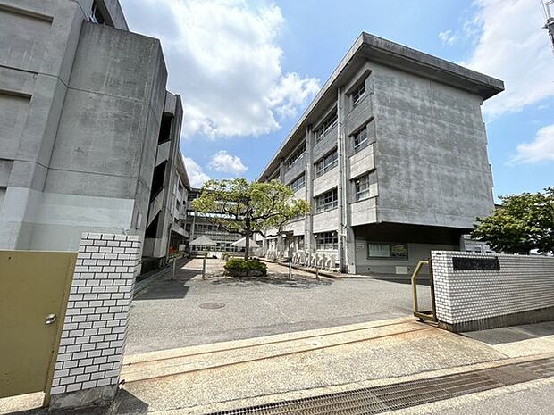 宇美町立宇美東中学校まで600m