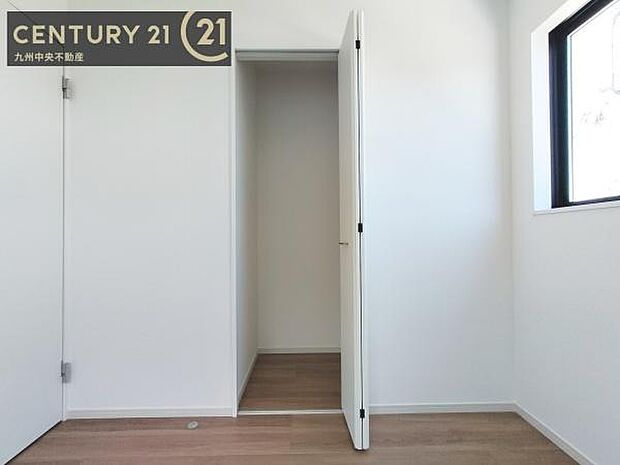 【クローゼット】お部屋ごとに設けた収納は住みやすさへのこだわりです。