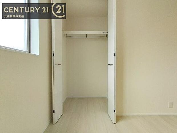 【クローゼット】お部屋ごとに設けた収納は住みやすさへのこだわりです。