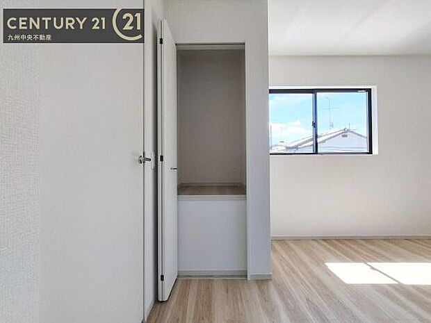 【クローゼット】お部屋ごとに設けた収納は住みやすさへのこだわりです。