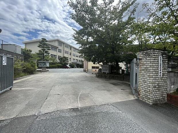 福岡市立老司中学校まで502m