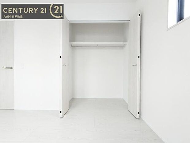 【クローゼット】お部屋ごとに設けた収納は住みやすさへのこだわりです。