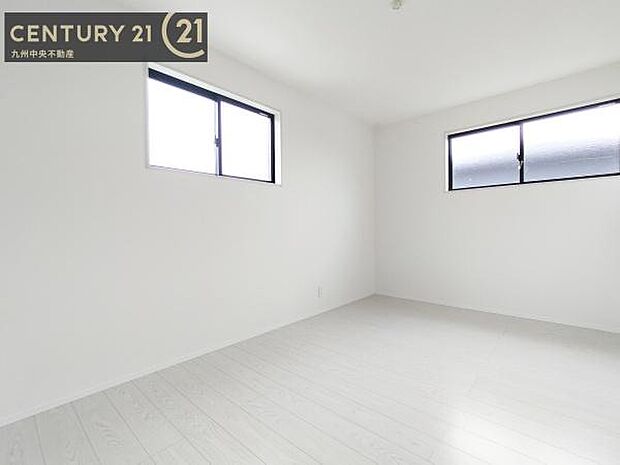 【洋室】2面採光を確保したお部屋。爽やかな風を感じて起きる朝は、快適生活の始まりに。
