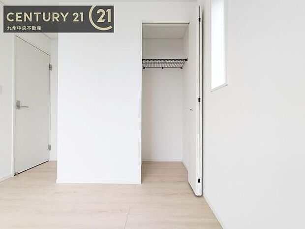 【クローゼット】お部屋ごとに設けた収納は住みやすさへのこだわりです。
