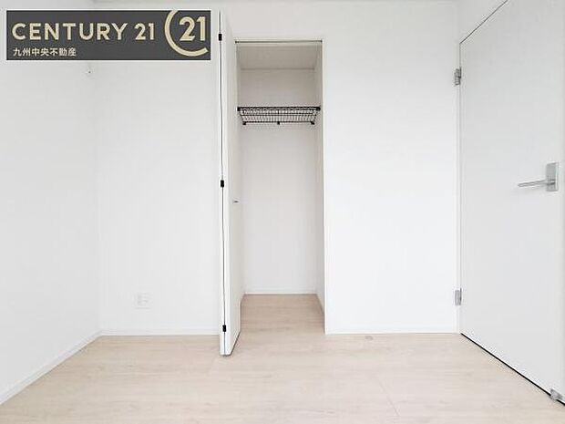 【クローゼット】お部屋ごとに設けた収納は住みやすさへのこだわりです。