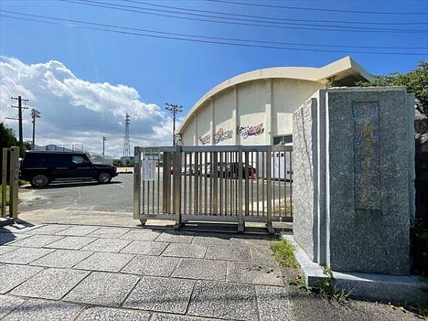 新宮町立新宮小学校まで1360m