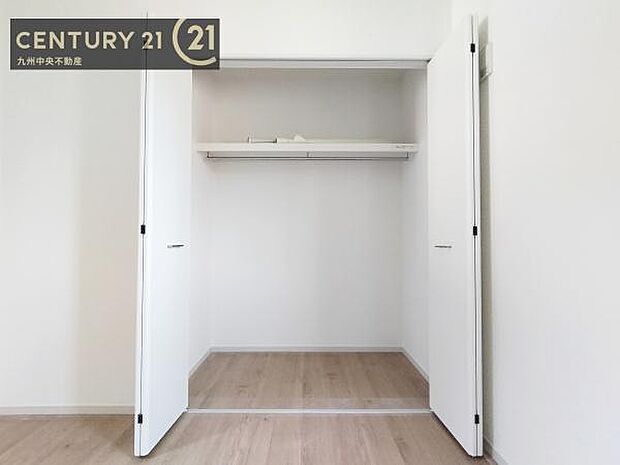 【クローゼット】お部屋ごとに設けた収納は住みやすさへのこだわりです。