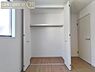 収納：【クローゼット】お部屋ごとに設けた収納は住みやすさへのこだわりです。