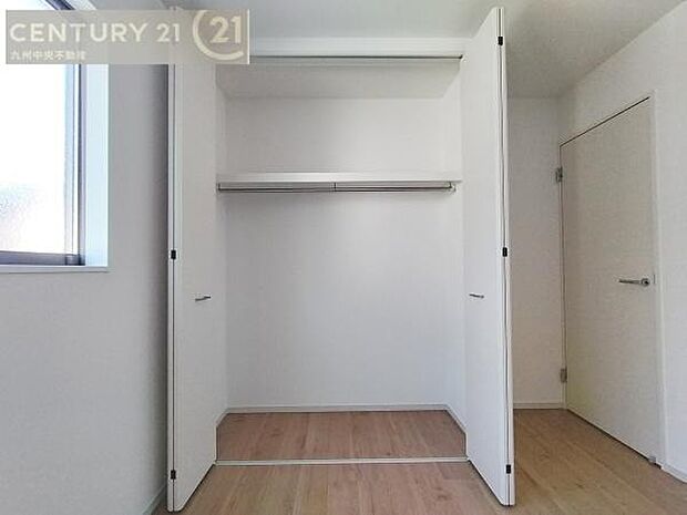 【クローゼット】お部屋ごとに設けた収納は住みやすさへのこだわりです。
