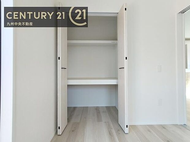 【クローゼット】お部屋ごとに設けた収納は住みやすさへのこだわりです。
