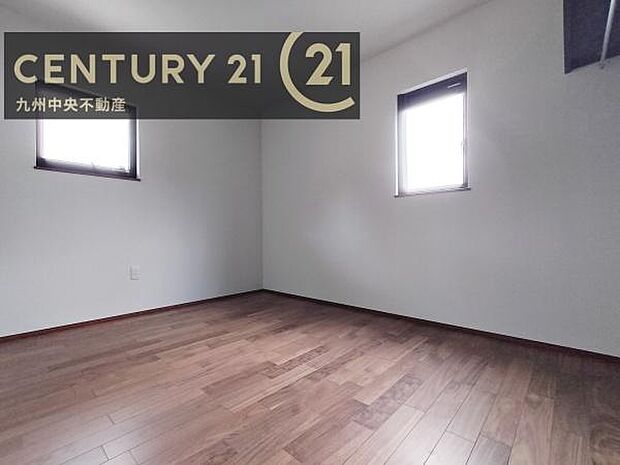 【洋室】2面採光を確保したお部屋。爽やかな風を感じて起きる朝は、快適生活の始まりに。