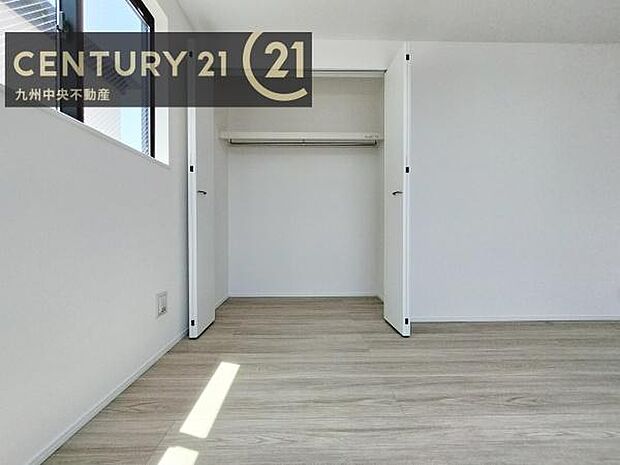【クローゼット】お部屋ごとに設けた収納は住みやすさへのこだわりです。