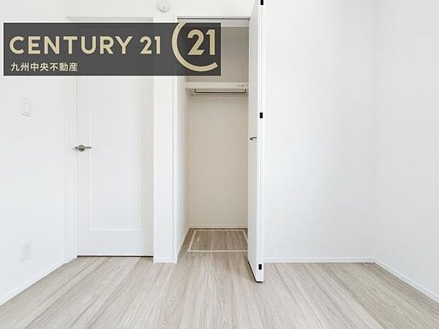 【クローゼット】お部屋ごとに設けた収納は住みやすさへのこだわりです。