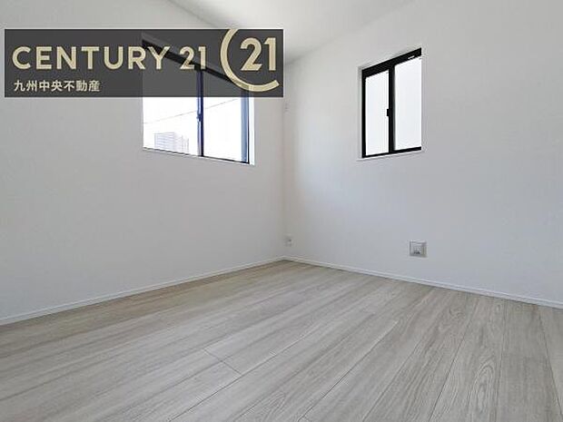 【子供部屋】学習机やベッドの配置がしやすい空間です。