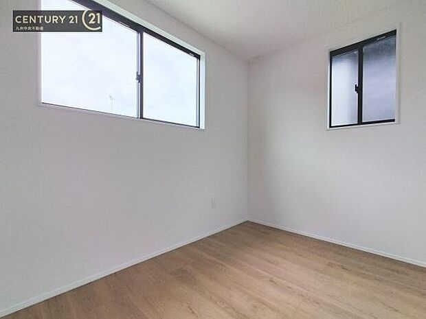 【洋室】2面採光を確保したお部屋。爽やかな風を感じて起きる朝は、快適生活の始まりに。